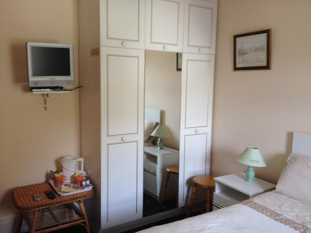 Admiralty House Bed & Breakfast Moville Room photo
